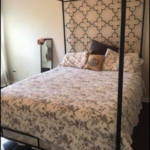 Queen duvet set